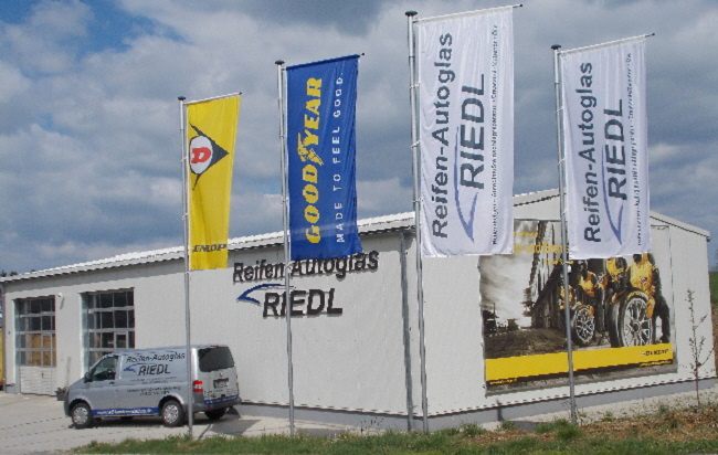Reifenhndler-Passau Sommerreifen Freyung Reifenservice Reifenwechsel. Reifenhndler Reifen-Autoglas RIEDL ist ein Unternehmen, das sich auf den Verkauf von Reifen fr Fahrzeuge spezialisiert hat. Die Hauptttigkeit des Reifenhndlers besteht darin, eine breite Auswahl an Reifen verschiedener Marken, Typen und Gren anzubieten, um den Bedrfnissen gerecht zu werden.